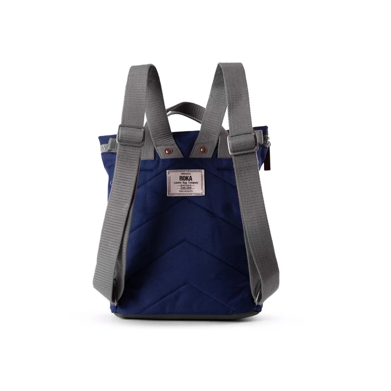 ROKA Finchley Eine kleine Tasche aus recyceltem Canvas mit Mineralienmotiv