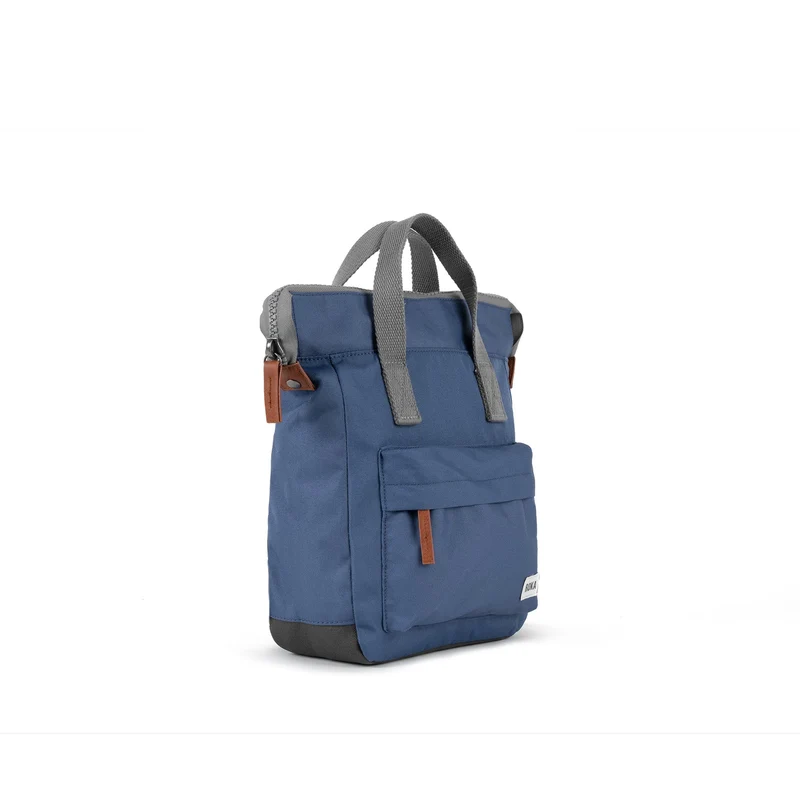 ROKA Bantry Kleine Tasche aus recyceltem Canvas, Farbe: Burnt Blue
