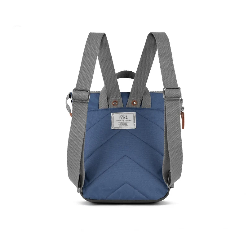 ROKA Bantry Kleine Tasche aus recyceltem Canvas, Farbe: Burnt Blue