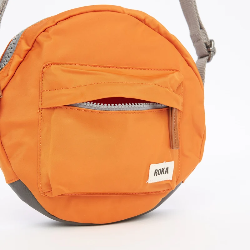 ROKA Paddington Kleine Tasche aus recyceltem Nylon, Farbe: B, Farbe: Burnt Orange