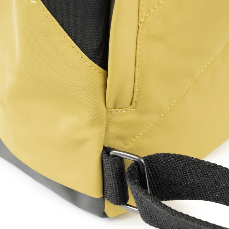 ROKA Black Label Canfield B Bambus-Tasche aus recyceltem Nylon, mittelgroß