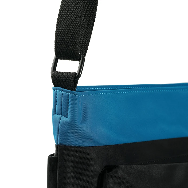 ROKA Kreativer Abfall Kennington B Black / Sea Port Medium Tasche aus recyceltem Nylon