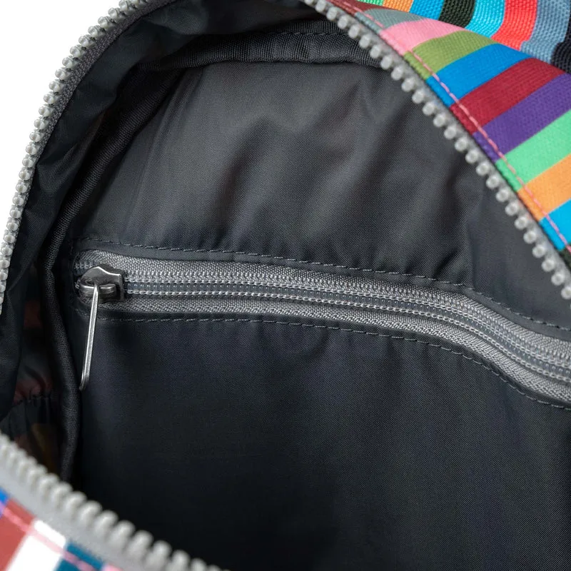 ROKA Willesden Große Tasche aus recyceltem Canvas mit mehreren Streifen von B
