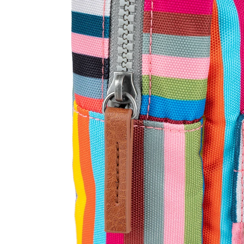 ROKA Willesden Große Tasche aus recyceltem Canvas mit mehreren Streifen von B