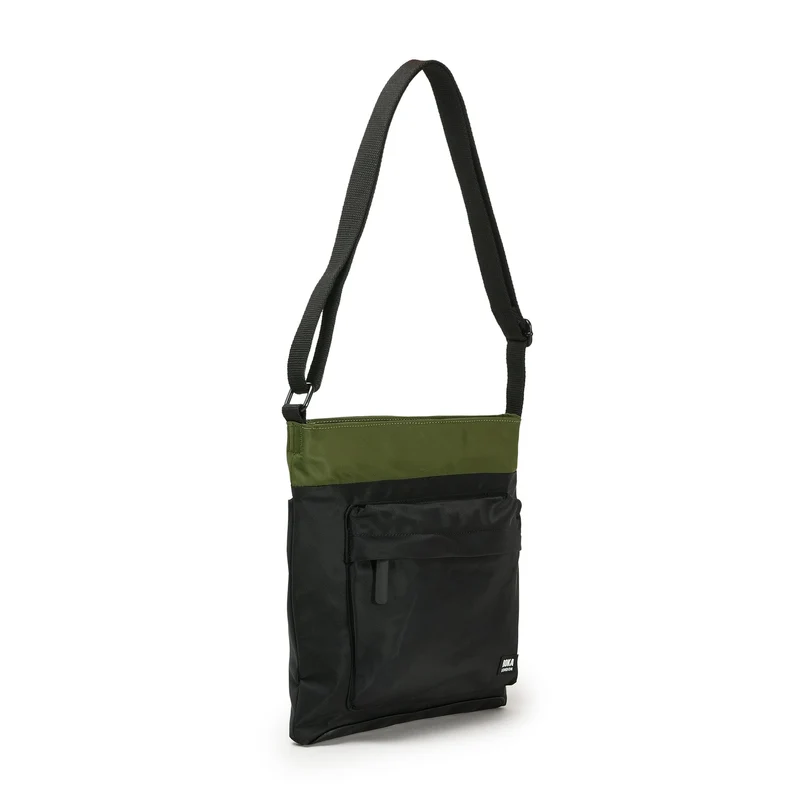 ROKA Kreativer Abfall Kennington B Schwarz / Avocado Mittelgroße Tasche aus recyceltem Nylon