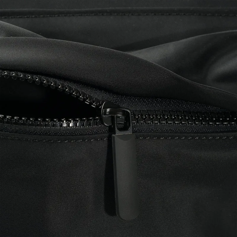 ROKA Kreativer Abfall Kennington B Schwarz / Avocado Mittelgroße Tasche aus recyceltem Nylon