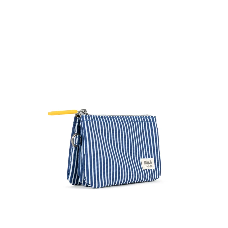 ROKA Carnaby Kleine Handtasche aus recyceltem Canvas mit Hickory-Streifen
