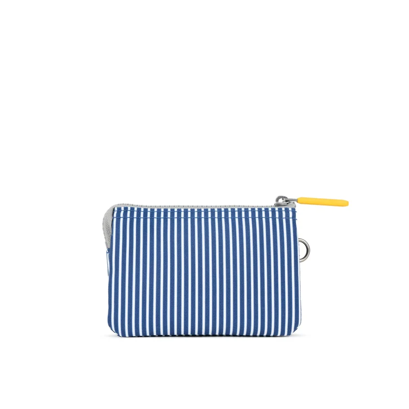 ROKA Carnaby Kleine Handtasche aus recyceltem Canvas mit Hickory-Streifen