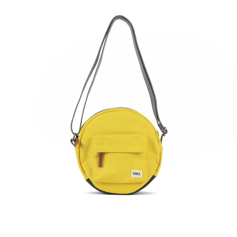 ROKA Paddington B Custard Kleine Tasche aus recyceltem Canvas