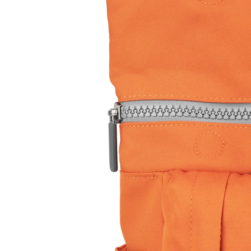 ROKA Waterhouse Atomic Orange Mittelgroße Tasche aus recyceltem Canvas