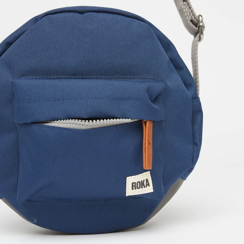 ROKA Paddington B Mineral Kleine Tasche aus recyceltem Canvas