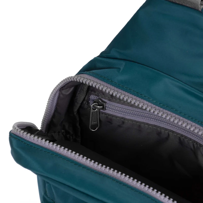 ROKA Willesden B Große Tasche aus recyceltem Nylon – Türkis