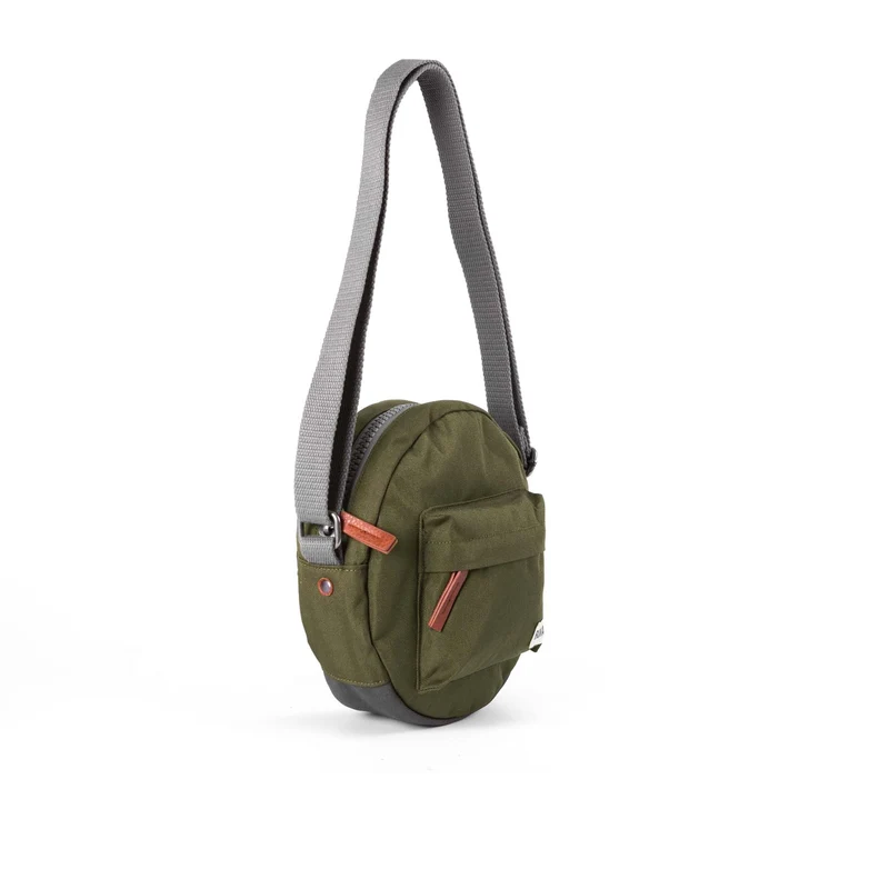 ROKA Paddington B Moss Kleine Tasche aus recyceltem Canvas