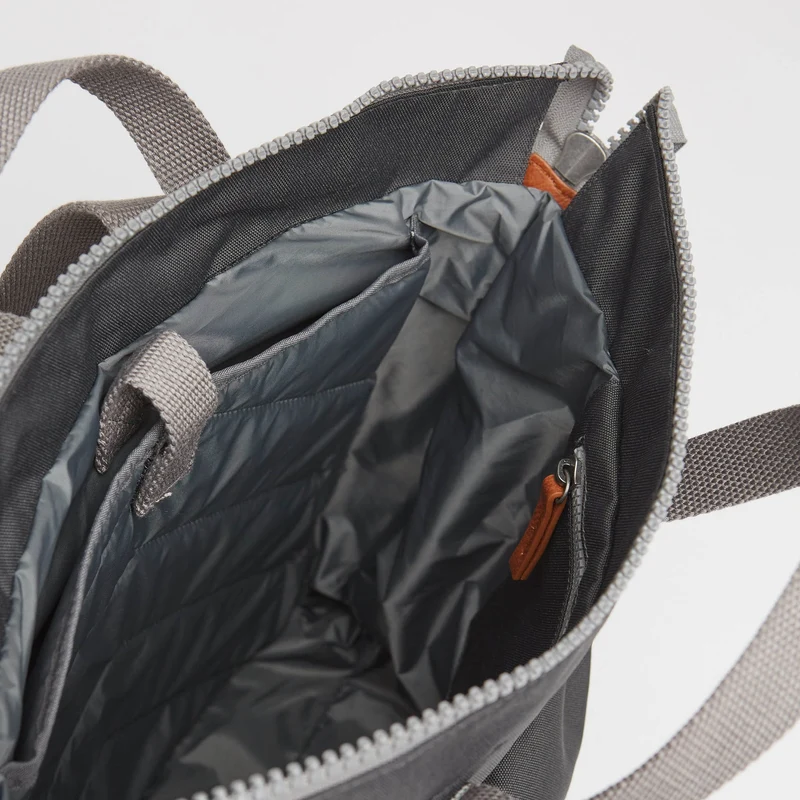 ROKA Bantry B Carbon Kleine Tasche aus recyceltem Canvas