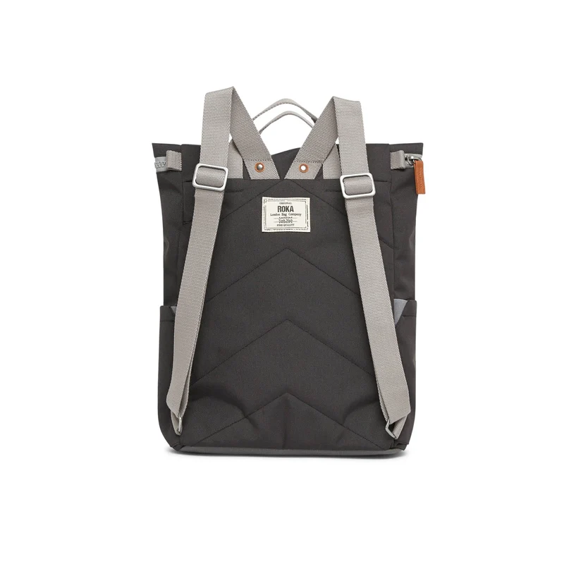 ROKA Finchley Eine große Tasche aus recyceltem Segeltuch von Ash