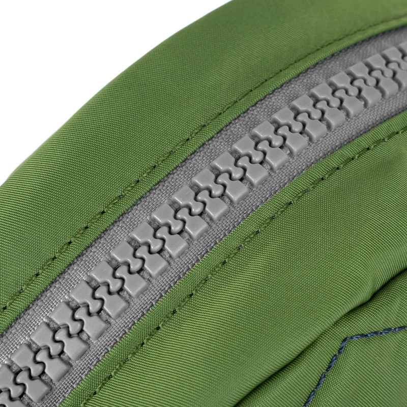 ROKA Kreativer Abfall Paddington B Midnight / Avocado Kleine Tasche aus recyceltem Nylon