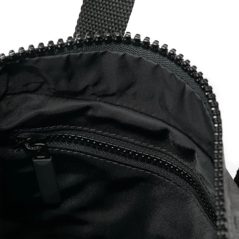ROKA Kreativer Abfall Canfield Schwarzer/Graphitfarbener mittelgroßer Beutel aus recyceltem Nylon