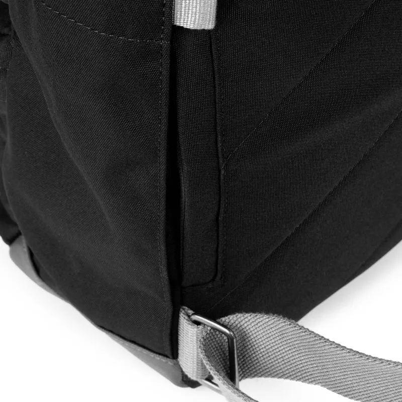 ROKA Waterhouse Ash Mittelgroße Tasche aus recyceltem Canvas