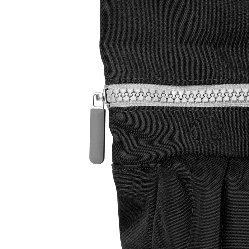 ROKA Waterhouse Ash Mittelgroße Tasche aus recyceltem Canvas