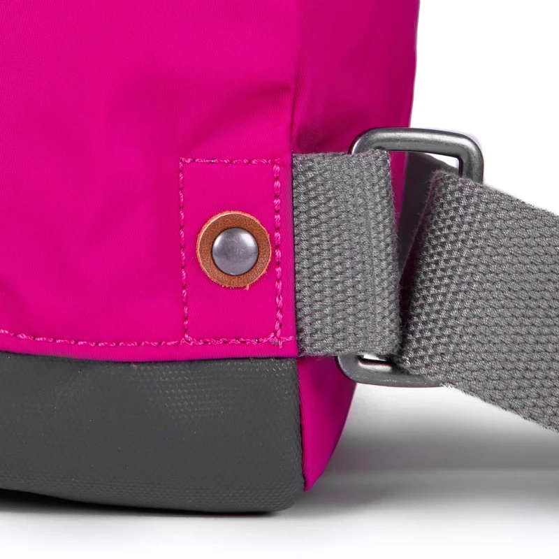 ROKA Bantry B Candy Medium Tasche aus recyceltem Nylon
