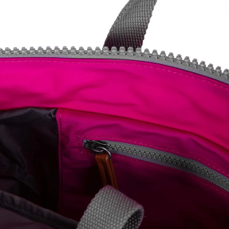 ROKA Bantry B Candy Medium Tasche aus recyceltem Nylon