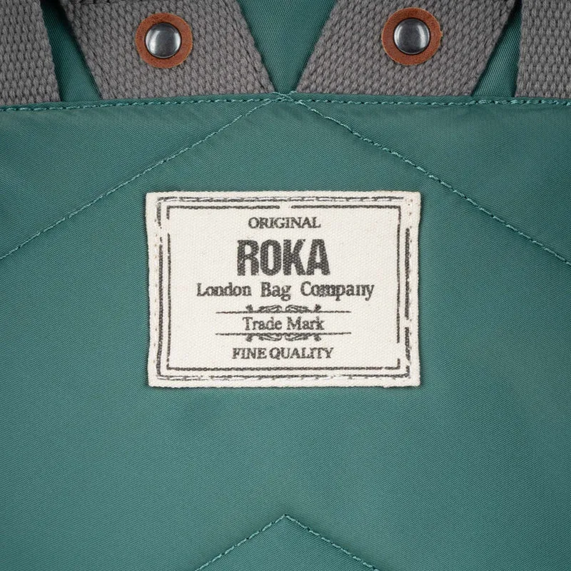ROKA Bantry B Sage Große Tasche aus recyceltem Nylon