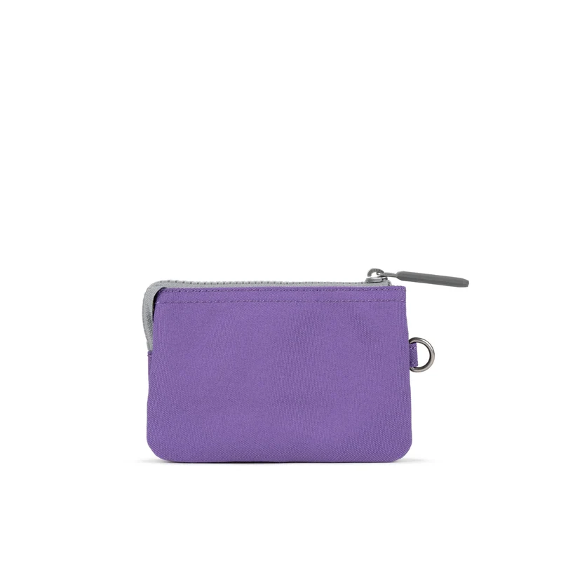 ROKA Kreativer Abfall Carnaby Kleine Handtasche aus recyceltem Canvas in Imperial Purple/Bamboo