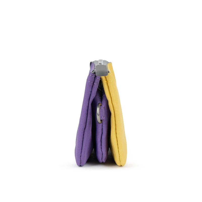 ROKA Kreativer Abfall Carnaby Kleine Handtasche aus recyceltem Canvas in Imperial Purple/Bamboo