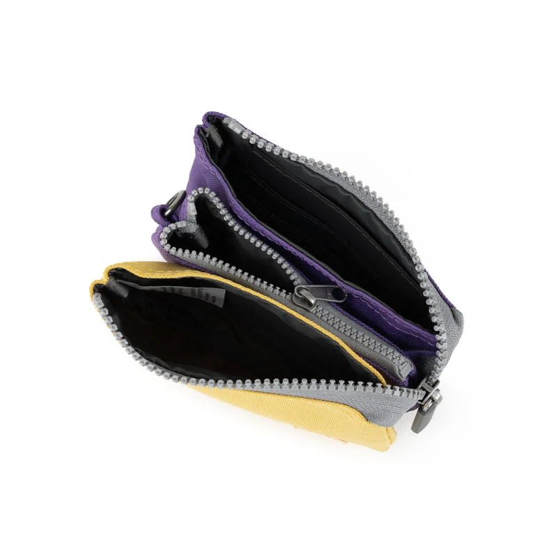ROKA Kreativer Abfall Carnaby Kleine Handtasche aus recyceltem Canvas in Imperial Purple/Bamboo