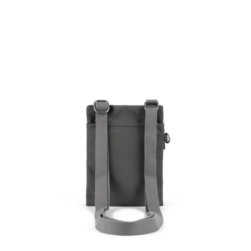 ROKA Chelsea Graphitfarbene Tasche aus recyceltem Nylon