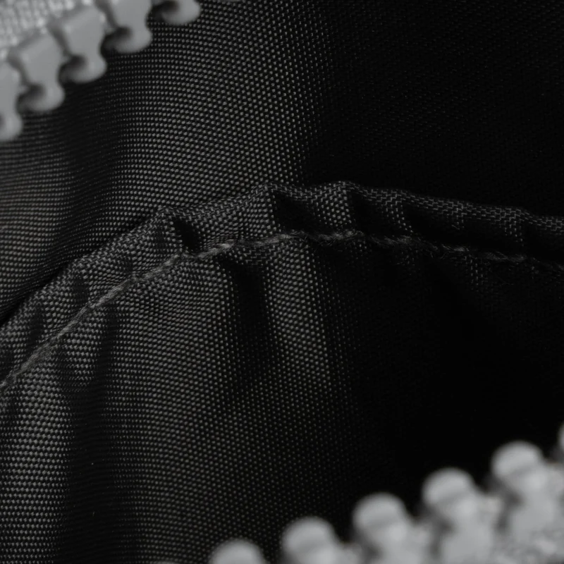 ROKA Chelsea Graphitfarbene Tasche aus recyceltem Nylon