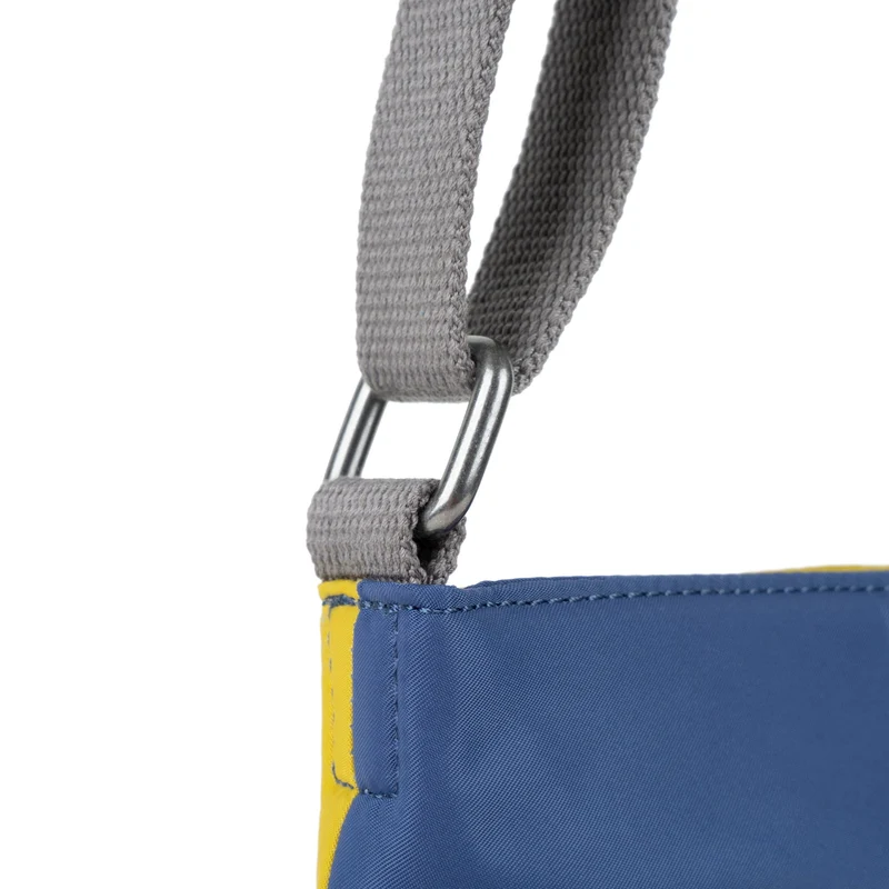ROKA Kreativer Abfall Kennington B Medium Tasche aus recyceltem Nylon, Edition 2