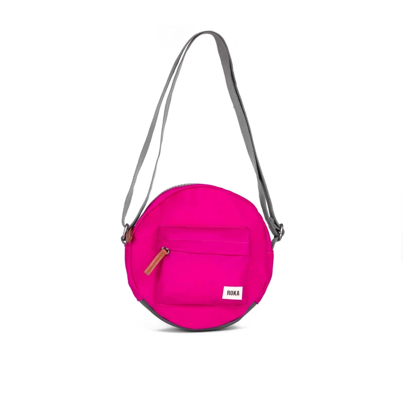 ROKA Paddington B Candy Kleine Tasche aus recyceltem Nylon