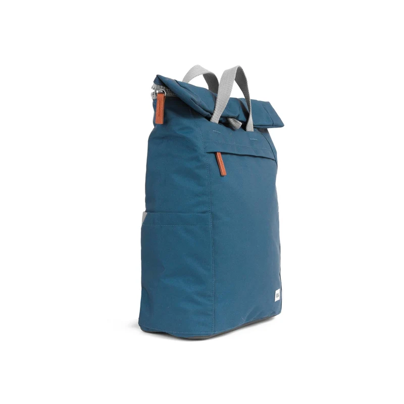 ROKA Finchley Eine große, aus recyceltem Segeltuch gefertigte Tasche von Marine