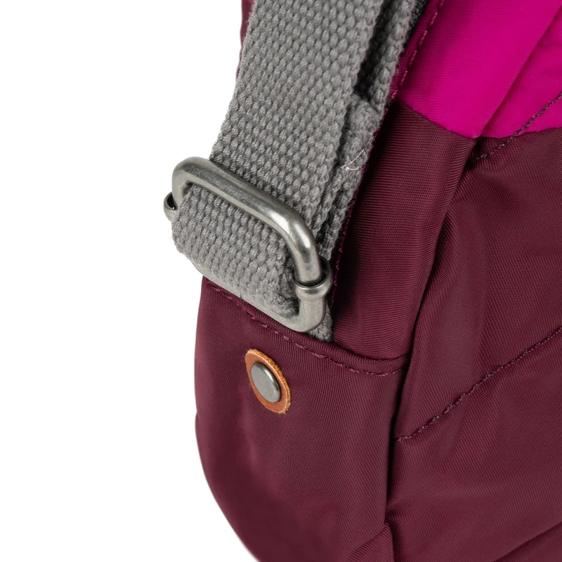 ROKA Kreativer Abfall Paddington B Plum / Candy Einheitsgröße Recycelter Nylonbeutel