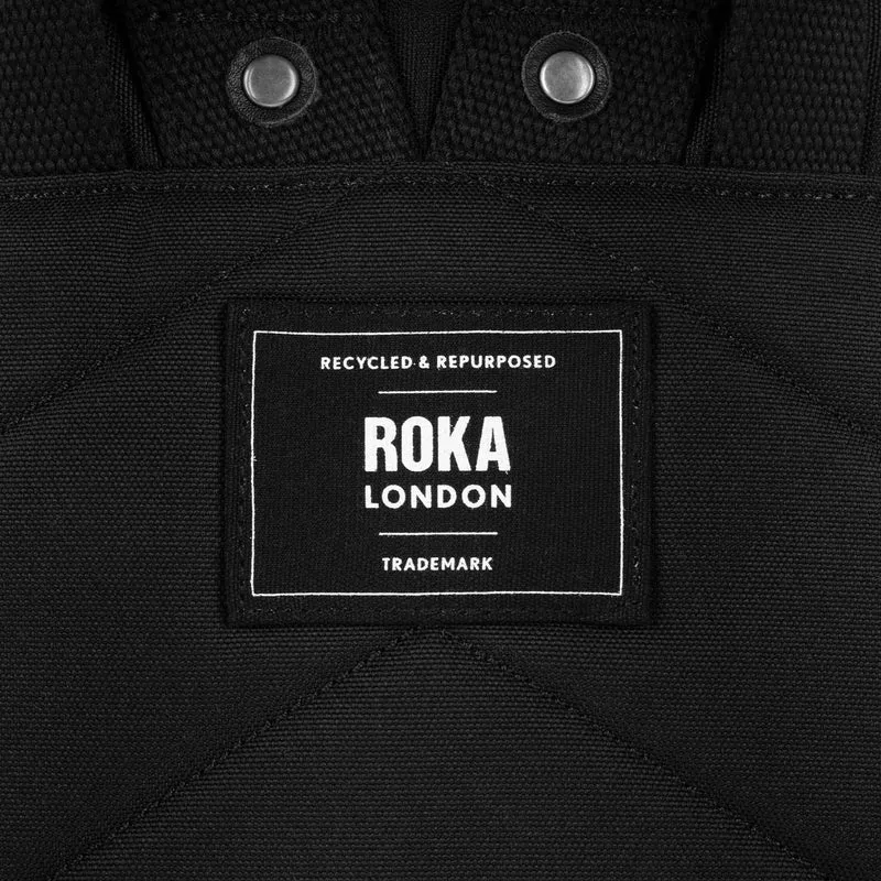ROKA Black Label Bantry Kleine Tasche aus recyceltem Canvas von B Ash