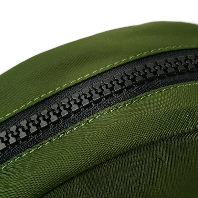 ROKA Kreativer Abfall Paddington B Schwarz / Avocado Kleine Tasche aus recyceltem Nylon