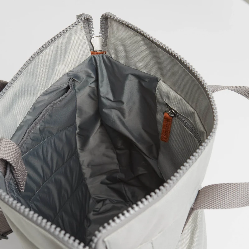 ROKA Bantry B Mist Kleine Tasche aus recyceltem Canvas