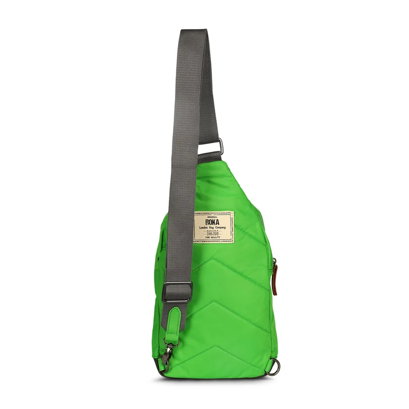 ROKA Willesden Große Tasche aus recyceltem Nylon – Kellygrün