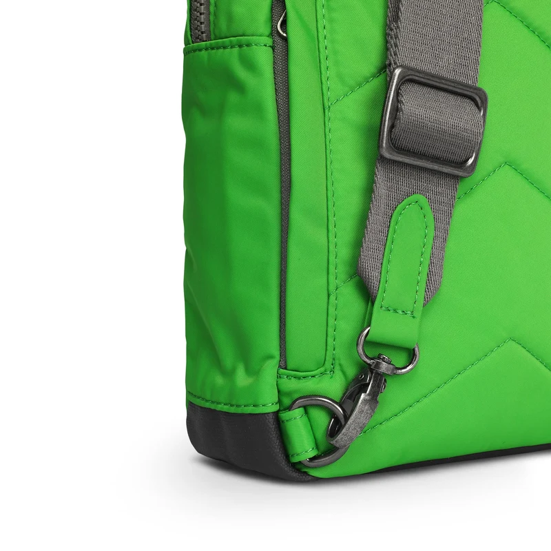 ROKA Willesden Große Tasche aus recyceltem Nylon – Kellygrün
