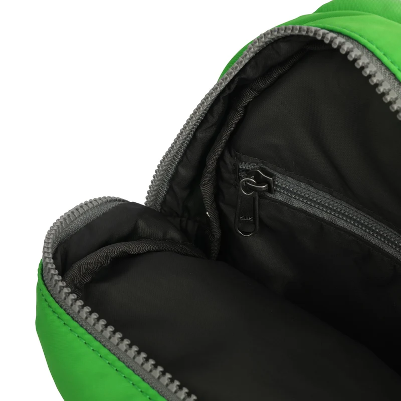 ROKA Willesden Große Tasche aus recyceltem Nylon – Kellygrün
