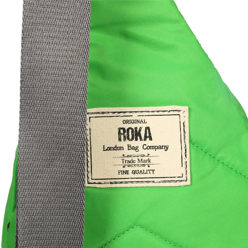 ROKA Willesden Große Tasche aus recyceltem Nylon – Kellygrün