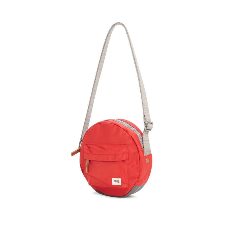 ROKA Paddington Kleine Tasche aus recyceltem Nylon, Farbe Cranberry