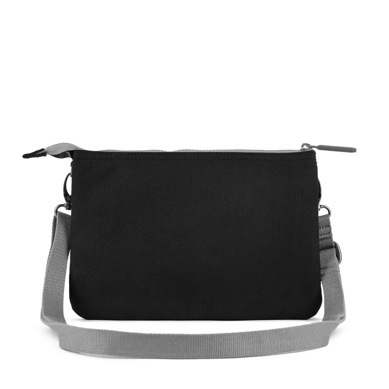 ROKA Carnaby Crossbody Ash XL Tasche aus recyceltem Canvas