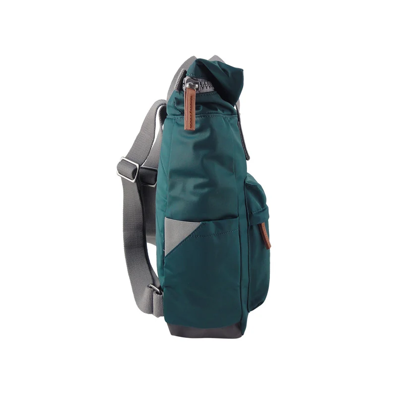 ROKA Canfield B Türkisfarbene mittelgroße Tasche aus recyceltem Nylon