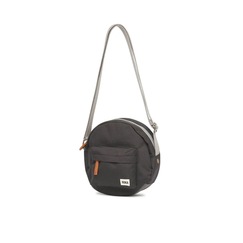 ROKA Paddington Kleine Tasche aus recyceltem Canvas von B Ash