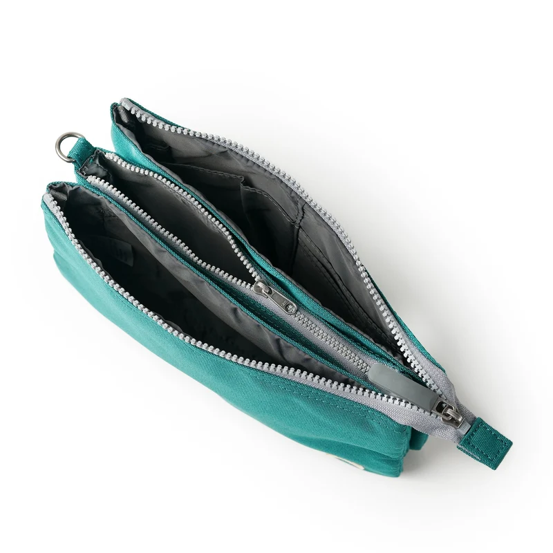 ROKA Carnaby Umhängetasche aus recyceltem Canvas, türkis, XL