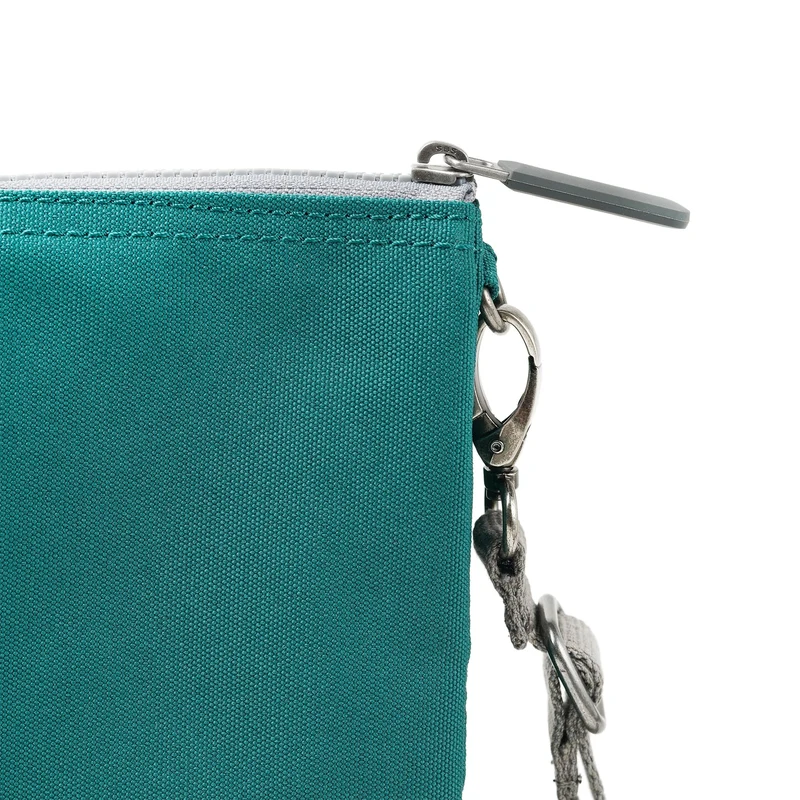 ROKA Carnaby Umhängetasche aus recyceltem Canvas, türkis, XL