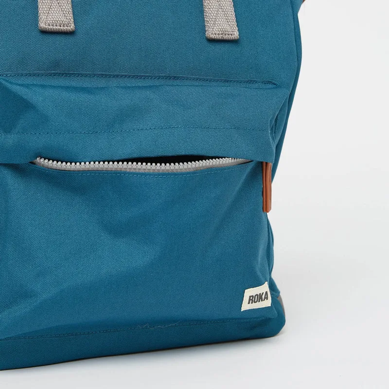 ROKA Bantry B Marine Medium Tasche aus recyceltem Nylon