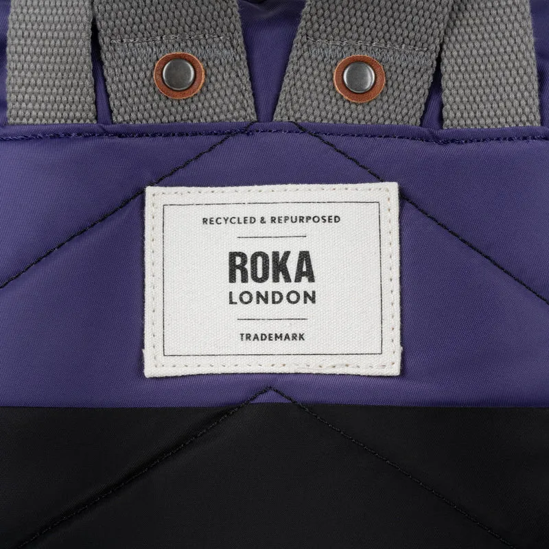 ROKA Kreativer Abfall Bantry B Schwarz / Mulberry Kleine Tasche aus recyceltem Nylon